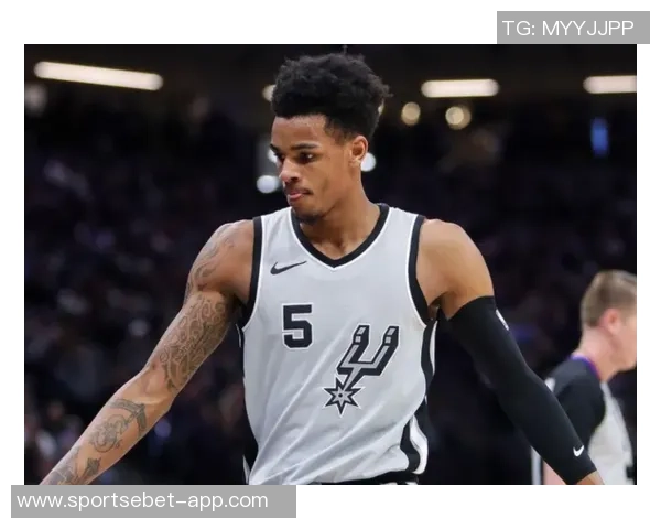 莫布里替补出战半场表现亮眼贡献10分3板引发学文班与锡安替补定律探讨